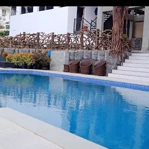 skylark-holidays-premium.hotels-munnar.com/